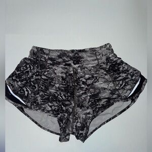 Lululemon Hotty Hot short 2.5”
